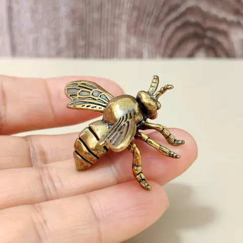 Brass Bee Collectible Figurines, Brass Material, Home Office Car Decoration, Versatile Placement, Animal Statue, Collectors Gift, Decorative Ornament, Collectible Figure Ornament, Animal Collectibles, Interior Decoration Accessories, Desktop Figurine