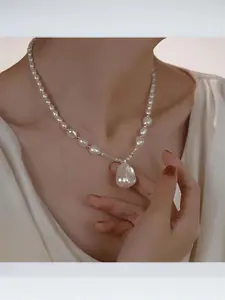 Baroque pleated drop pearl pendant necklace with vintage design charm, string bead collar chain, small-scale, simple style women's accessory, Dainty Pearl Necklace