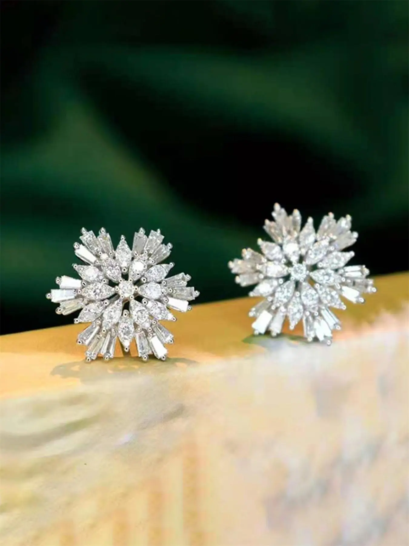 Women's Elegant Rhinestone Decorated Stud Earrings, Exquisite Trendy Stud Earrings, Fashionable Jewelry for Women for Daily & Party Decoration