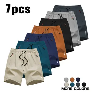 Men’s athletic shorts are available in various colors and feature zippered pockets and a drawstring waist, combining comfort and style. They are ideal for summer outdoor wear, everyday activities, and vacations, and suitable for all seasons.
