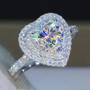 1 Elegant and Luxurious Women's Engagement Ring with Heart-Shaped Synthetic Synthetic Zirconia, Heart-Shaped Ring for Women, Valentine's Day Gift, Jewelry for Dates, Parties, and Banquets, No Cardboard Insert
