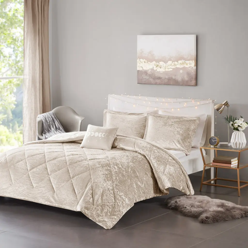 360 Stand Intelligent Design ID10-2401 90x90x1 in. Felicia Crushed Velvet Comforter Set with Throw Pillow, Champagne - Full & Queen Size, Full Size Bed, Diamond Quilt, Glamorous Vibe