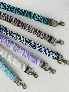 Folded Plaid Phone Strap, Fashionable Phone Chain for Apple Samsung Phones, Cute Crossbody Phone Rope, Casual Style Fashionable and colorful pleated elastic mobile phone lanyard in Bohemian style. Portable outdoor mobile phone lanyard