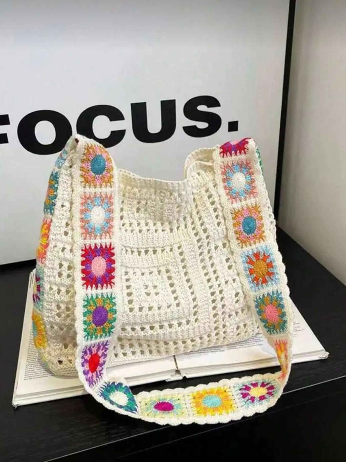 Vintage Hollow Out Flower Hobo Crossbody Bag, Fashion Crossbody Purse, Fashionable Lightweight Shoulder Bag, Colorful Random Design, Casual Beach Shoulder Strap, Perfect for Daily Use & Travel