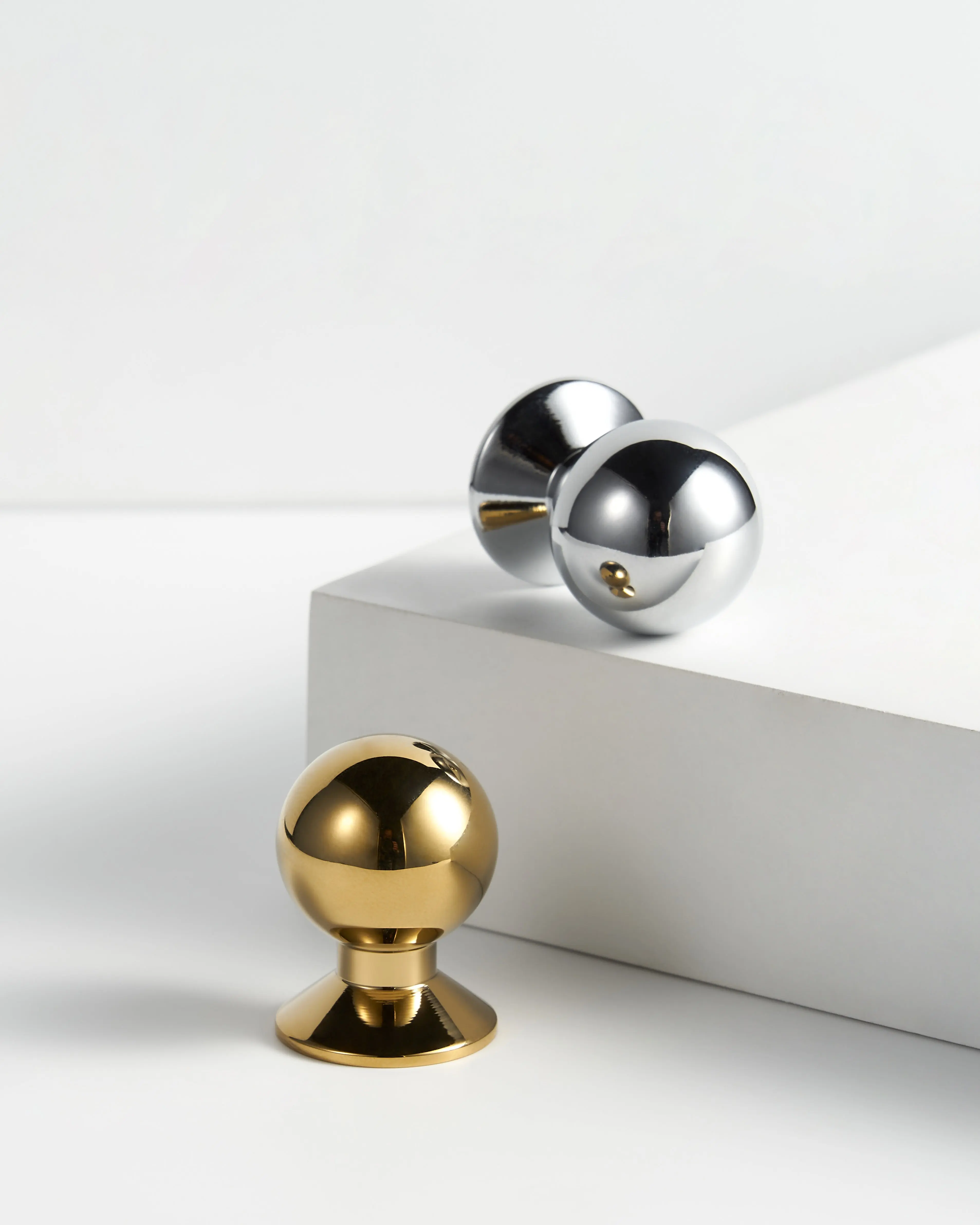 KENSINGTON GLOBE  KNOB COLLECTION