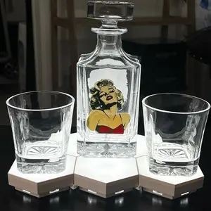 QUEEN&STONE Marilyn Monroe Glass Decanter Set - 25oz Lead-Free Crystal Whiskey Decanter & 2 Glasses - Personalized UV-Printed Design - Elegant Barware for Home or Special Occasions