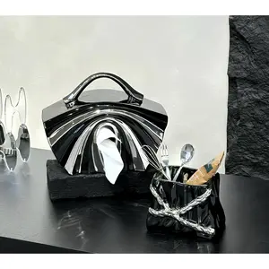 Ceramic lace tissue box for bags, living room high-end luxury tissue box, creative design, high-end coffee table decoration