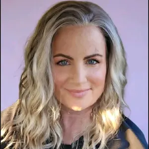 Watered Souls 16" Shana. Blonde water wave.  13x4 Lace front premium synthetic wig.  High quality fibers, 120 density, Scandinavian hairlne with gorgeous layers.  Heat Tolerance 350. She comes with a free wig cap and free gift.