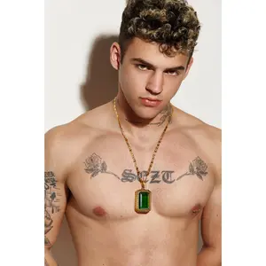 Grand Emerald Pendant Chain