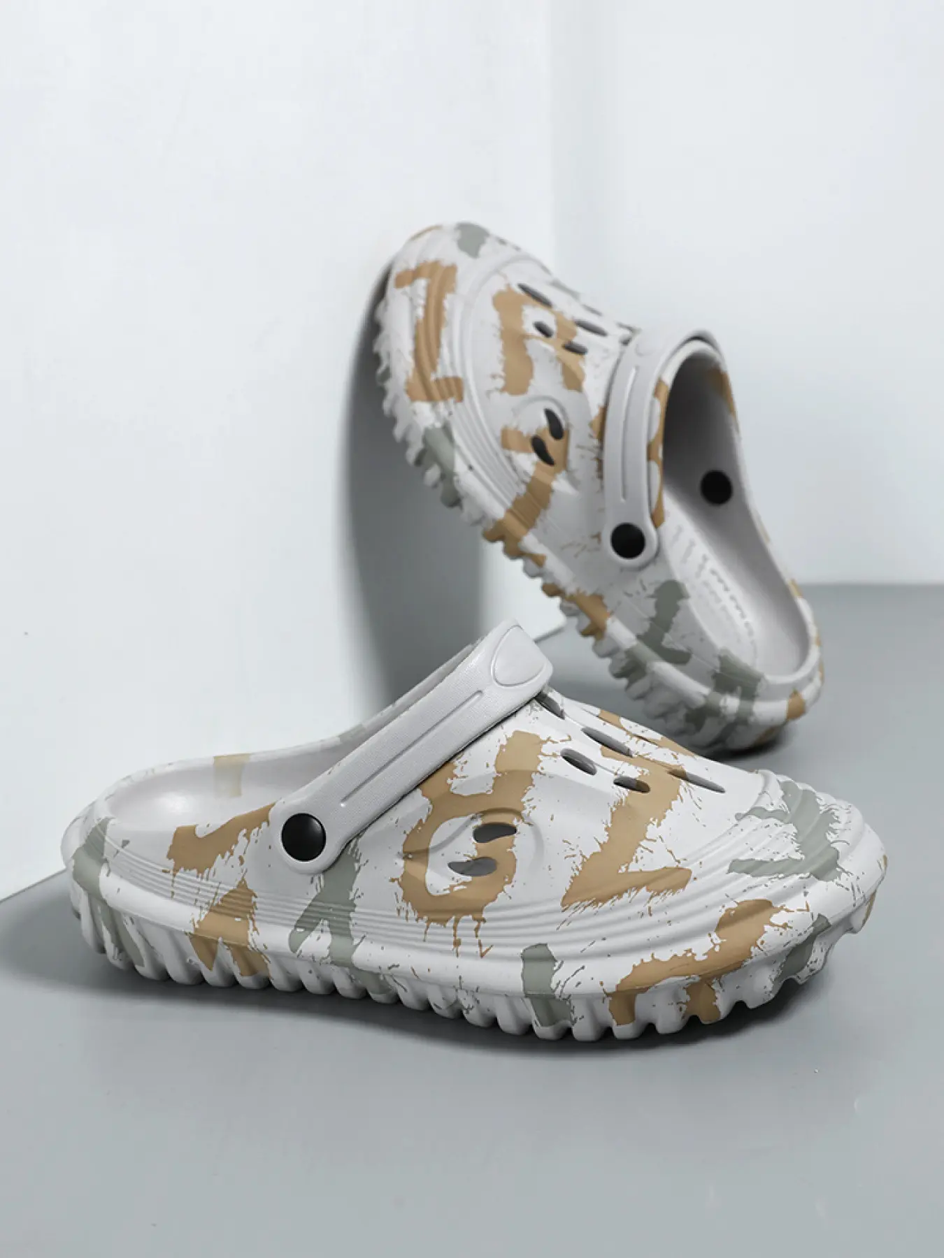 4 Colors+Men's Camouflage Clogs Slipper - EVA Upper+EVA Outsole+Size 39-45 Men's Range Suitable for Daily Streetwear+Home Leisure, Breathable & Comfortable+Anti-Slip & Wear-Resistant