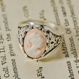 1pc Vintage Carved Cameo Queen Head Portrait Ring for Women, Charming Jewelry for Anniversaries and Special Occasions