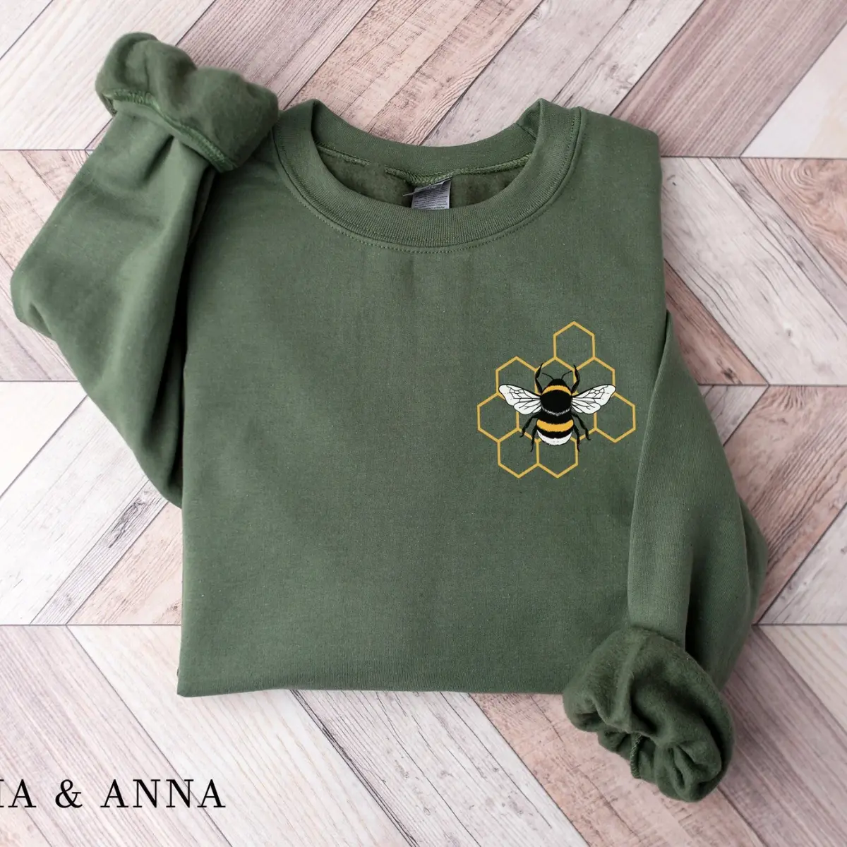 Bumblebee Sweatshirt, Bee Crewneck Sweatshirt, Bee Sweater, Nature Shirt, Gift for Her, Bee Sweatshirt for Women