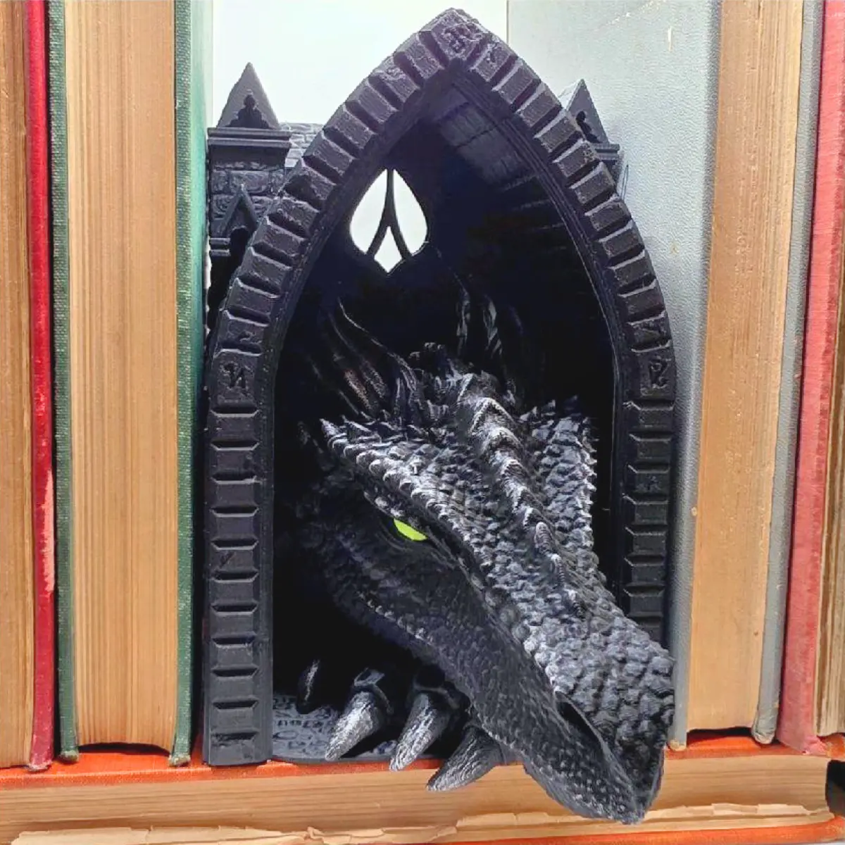 Peeking Dragon Book Nook - Gothic Bookends, Fantasy Bookshelf Insert, Desk Organizer Decor - Book Lover Gift, BookTok Office Stationery Accessory
