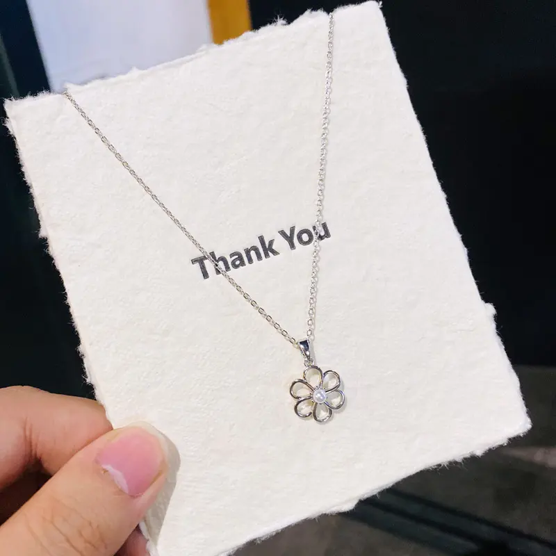 D25 Pearl Small Flower