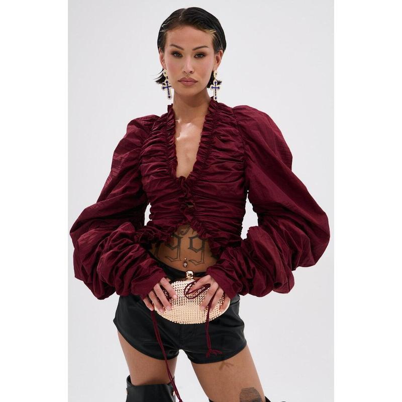 IN IT TO WIN IT RUCHED BLOUSE IN BURGUNDY