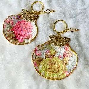 Seashell keyring coastal decor