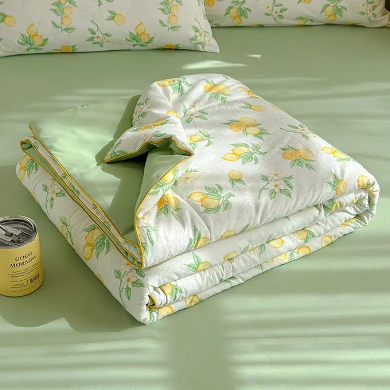 Small Lemon Print Summer Quilt, Lightweight Quilt, Ultra Soft Air Conditioning Blanket, Ideal for Bedroom and Living Room, Perfect for Summer Use, Soft Lightweight Quilts