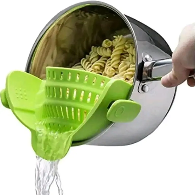 Fine  Strainer Pasta Strainer Pot Strainers for Kitchen Collapsible Colander Food Strainer. Only available in Green.
