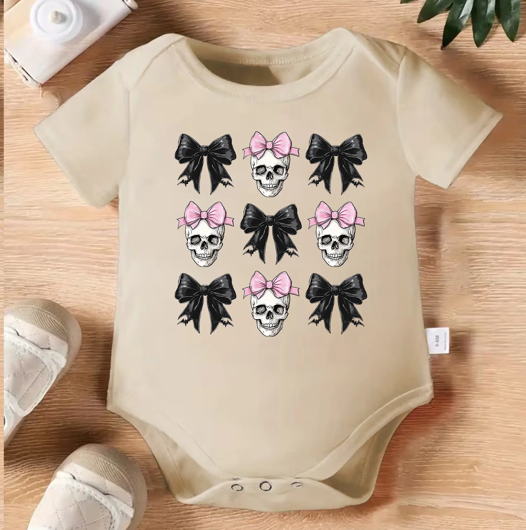 Pink Bow Skull Baby Bodysuit, Gothic Halloween Baby Onesie, Coquette Skull Infant Romper, Cute Spooky Girl Baby Outfit, Alternative Newborn Gift