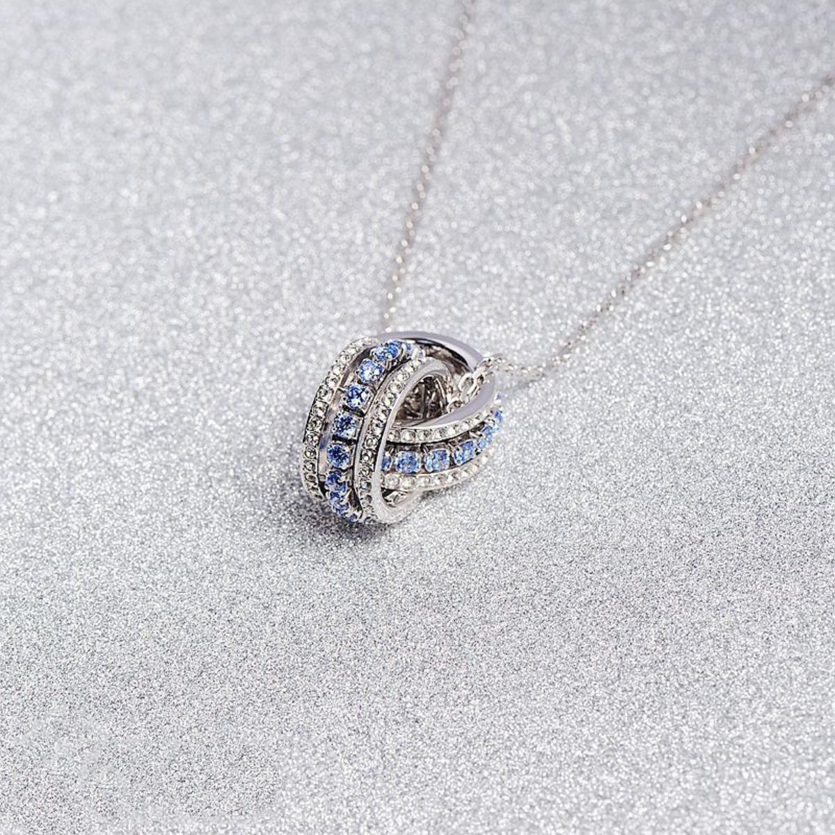 Minimalist Rotating Multi-Ring Pendant Necklace, Premium Quality Collarbone Chain for Modern Aesthetic