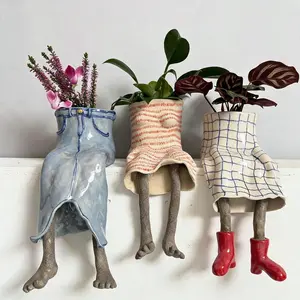 1 Pcs Creative Leg-Shaped Planter Green Potted Plant Container Home Courtyard Garden Decor Resin Handicraft Ornament Gift