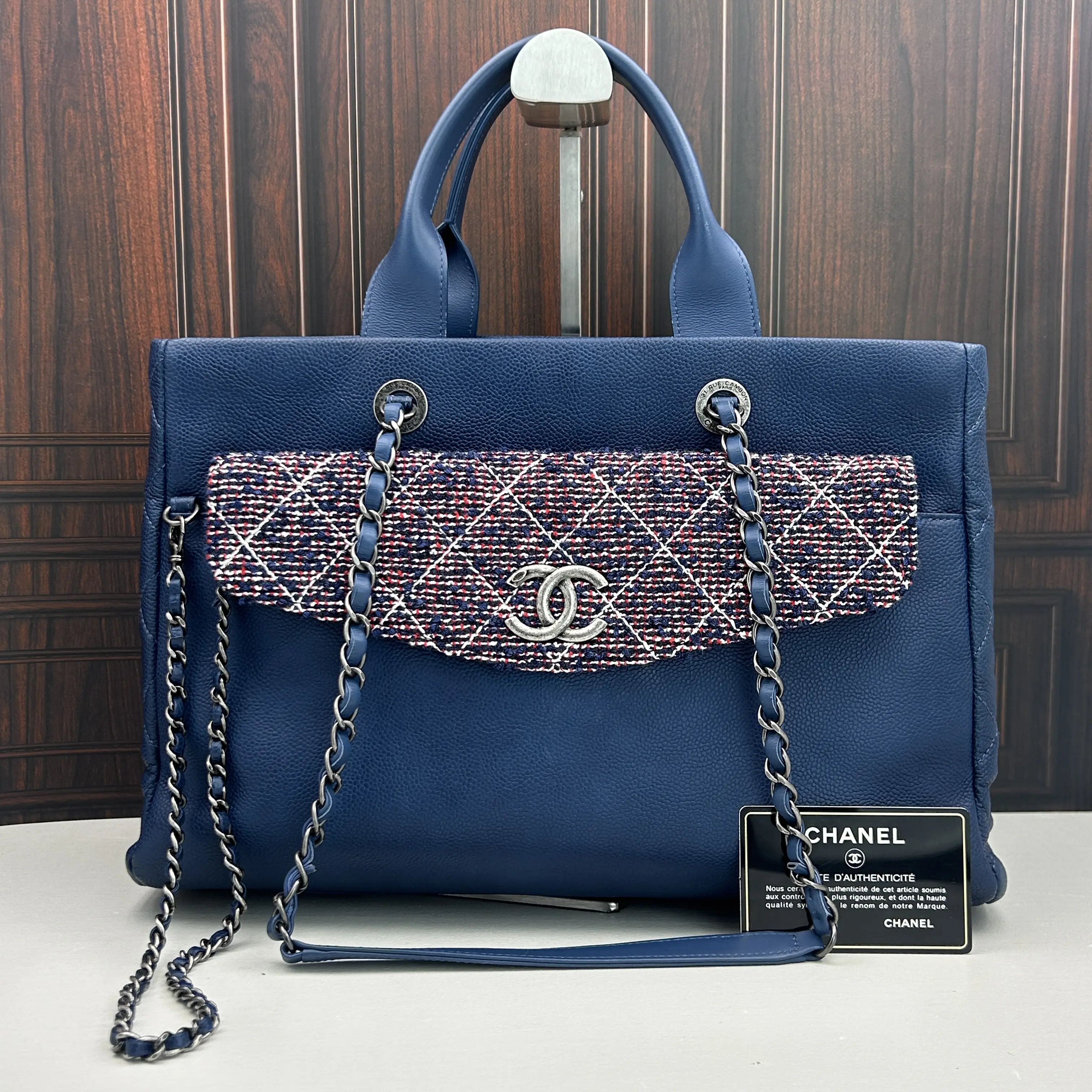 Pre-owned CHANEL Blue Grained Calfskin Tote Bag 888