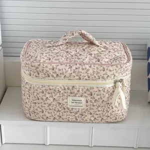 Flannel Floral Makeup Bag, Travel Portable Large Capacity, Cute Fresh Style Storage Pouch, Ideal for On-The-Go Organization