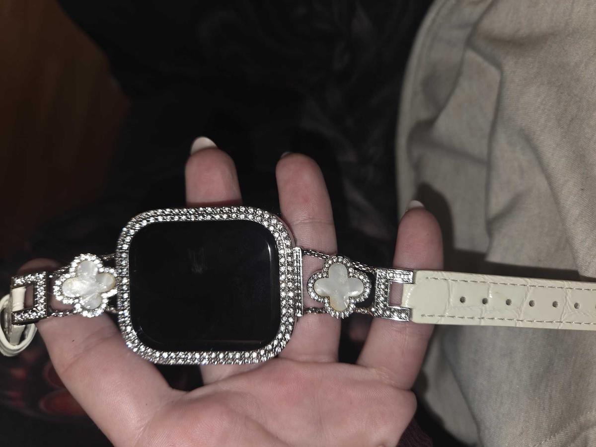 Item: Silver with 3straps