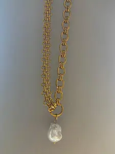 THE AMBER NECKLACE