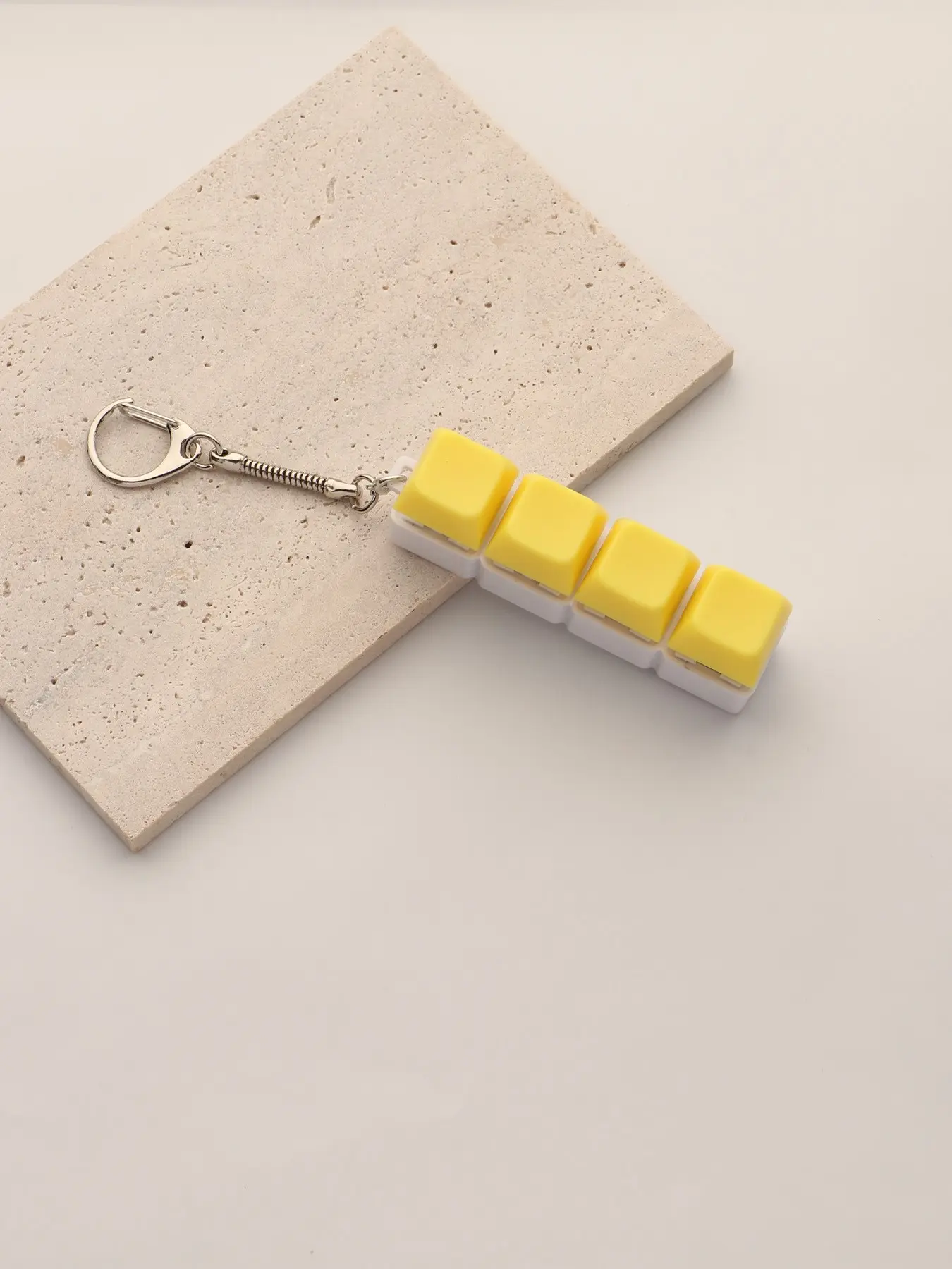 Keyboard Finger Spinner Toy Keychain, Keyboard Stress Relief Button Toy, 4-In-1 Keyboard Pressure Relief Gift, Fun Desk Accessory, Stress Relief Fidgeting, Stress Relief Gadget, Stress Relieving Tool, Stress Relief Tools