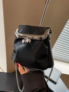 Metal clip crossbody bag, Fashionable crossbody bag, high-end one-shoulder mobile phone bag, niche design, multiple colors available, simple solid color small wallet bag, Casual Trendy Purse, suitable for shopping, dating, traveling, etc.