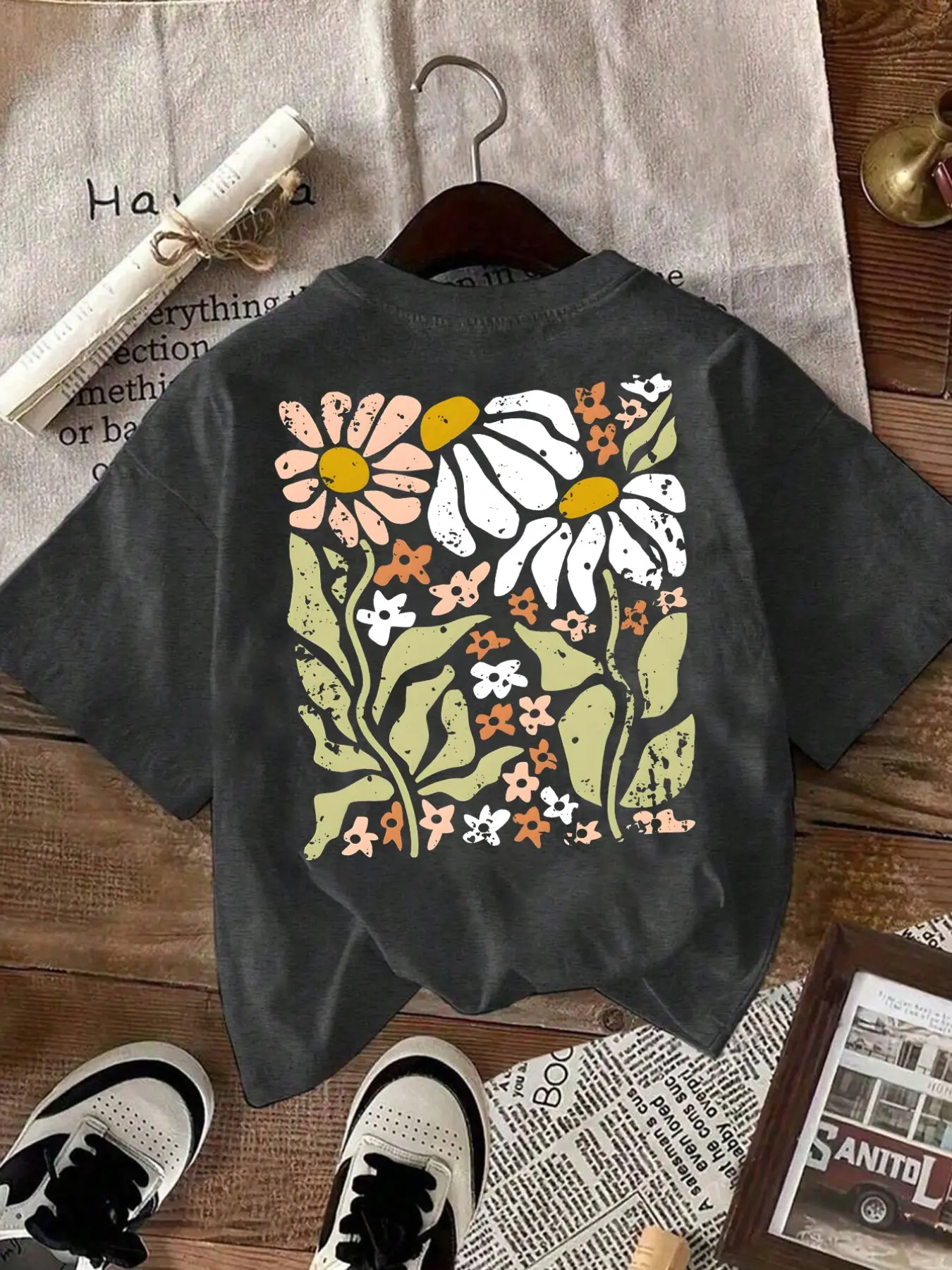 2026 Trending Charcoal Oversized Casual Round Neck Tee - "Retro Art Floral Vintage" Warm Tone Top, Breathable Soft Fabric Ideal for Street Style & Market Days, Must-Have for Artistic & Retro Style Enthusiasts, Streetwear