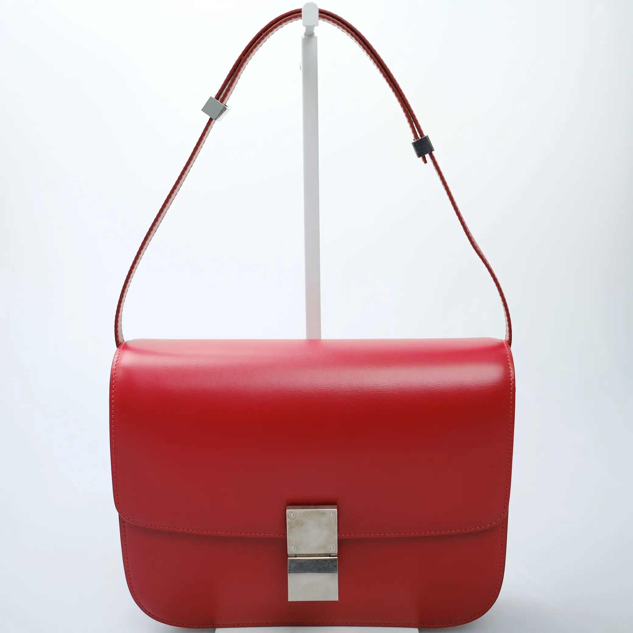 Pre-owned Celine Authentic Classic Box Medium Shoulder Bag Red Smooth Calfskin, 2.5 Inches Depth, Checkcheck Shoulder Bags, Depth: 2.5 Inches, Height: 7.5 Inches