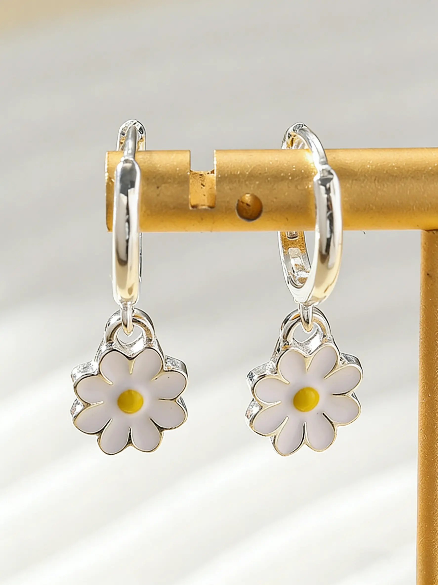 Adorable Daisy Flower Drop Earrings for Women Girls, Casual Party Jewelry Gift, Plain Design, Copper Material, All Seasons Wear