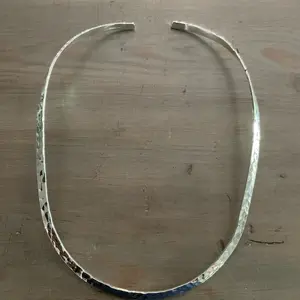 Silver Plated Hammered Oval Open Neckwire
