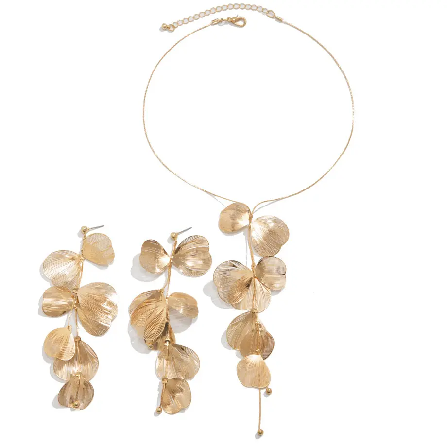 Unique accessory: ginkgo leaf tassel necklace with a sweet and cool design, vintage pull-out choker
