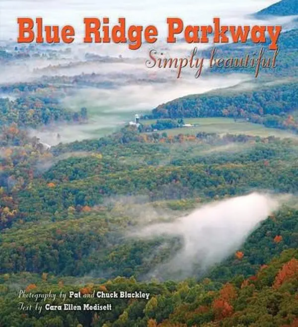 Used Hardcover Book - Blue Ridge Parkway (Farcountry, 2008 Edition, 119 Pages, Very Good Condition, 2.61 lbs) by Chuck Blackley (English Language, Photography), 2.61 Pounds