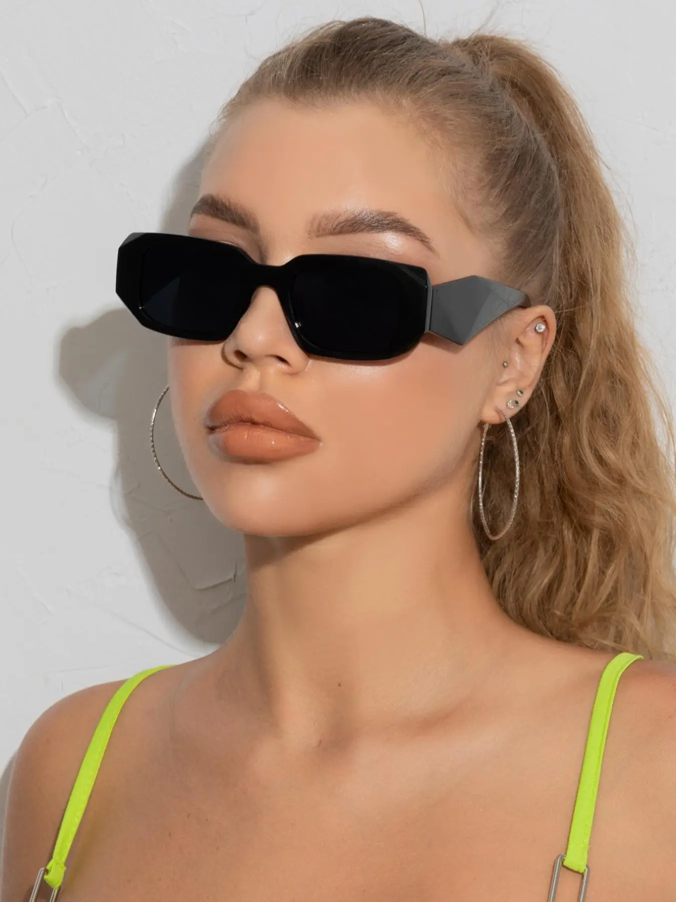 Plastic Square Frame Modern Sunglasses As Gift, Minimalist Fashionable Thin Sunglasses, Cool Versatile Rectangular Sunglasses for Everyday Use