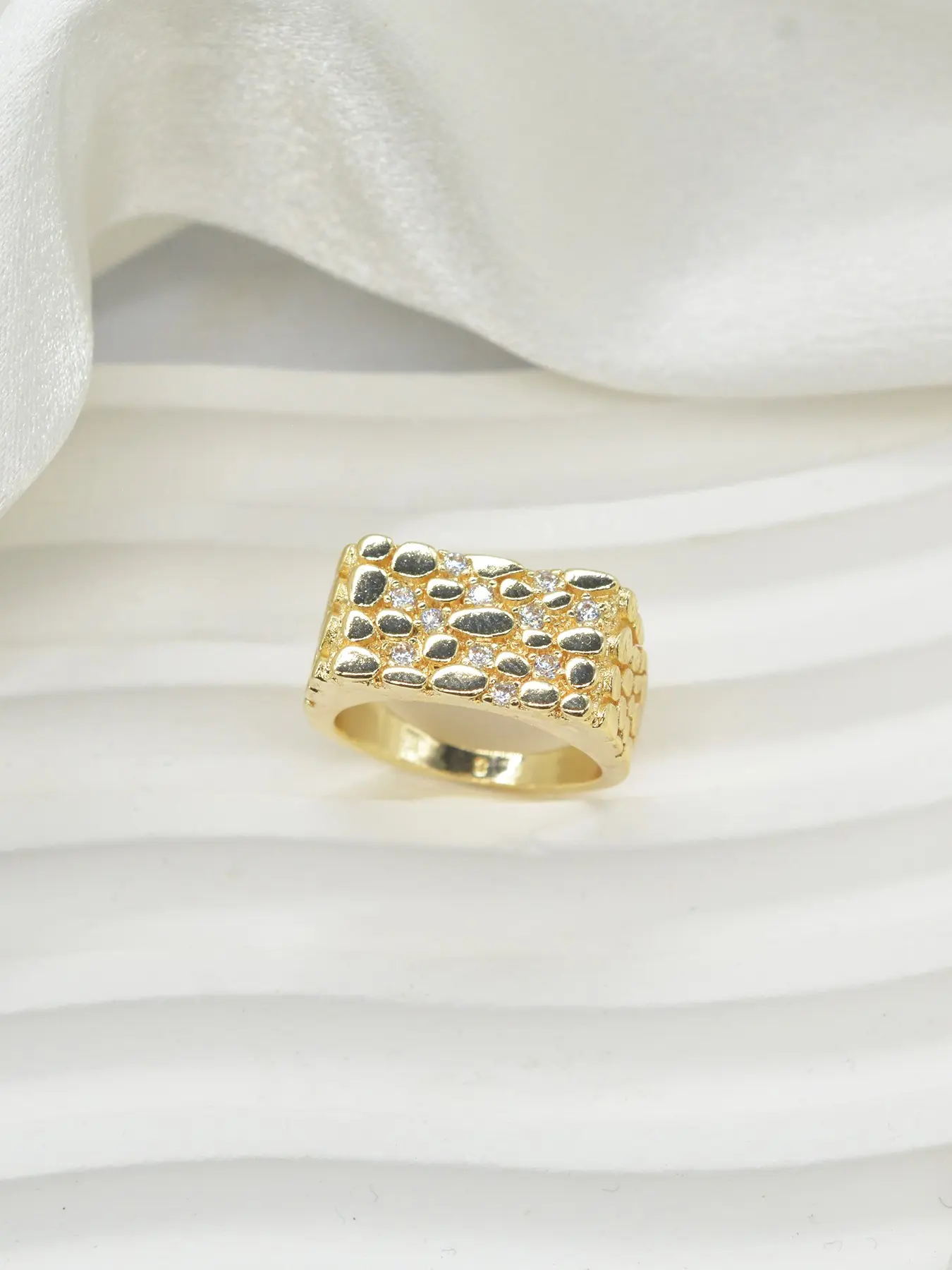 Stylish Hip Hop Geometric Texture Copper Alloy Ring with Zircon Design, Vintage Street Style for Men, Perfect Gift for All Occasions, Vintage Embossed Ring, Cubic Zirconia Rings, Copper Inlaid Zircon, Zircon Jewelry