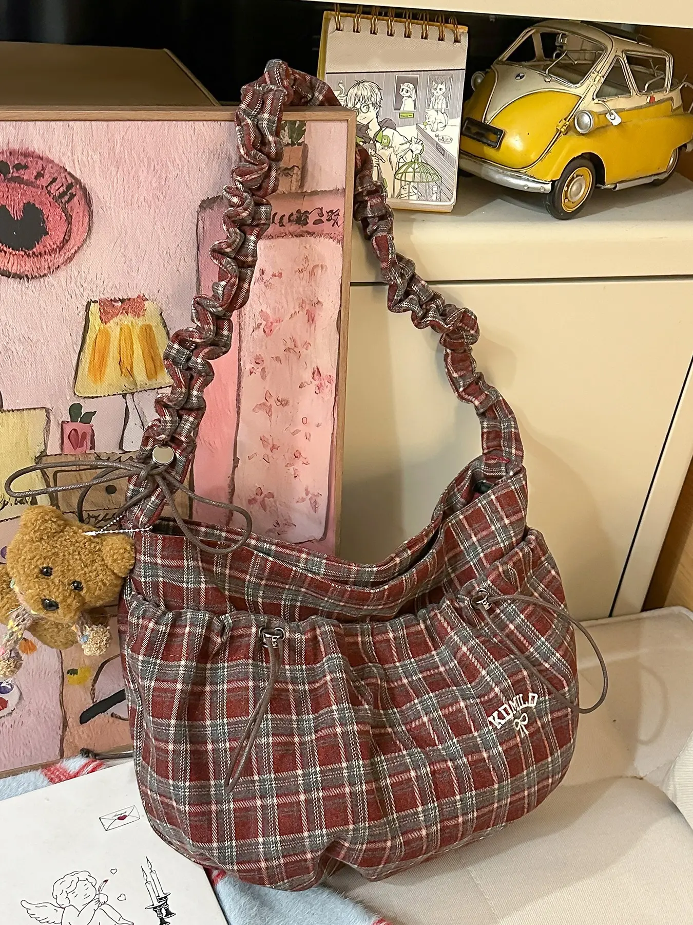 Literary style casual shoulder bag, sweet plaid pleated large capacity crossbody bag, Checkered pattern bag, can accommodate tablets and files, suitable for shopping in malls, commuting to and from work, and gatherings, Cross Body Bags
