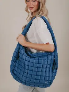 FREE POEPLE - Quilted Carryall - Trendy Commuter Bag - Unstructured Lightweight Fabric, Fixed Strap, Top Zip Closure, 15 Shades