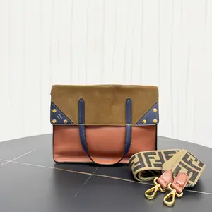 Pre-owned FENDI Leather Shoulder Bags 7.8'' R14359 Shoulder Bag C6846369521 0401 T1 Qiqi