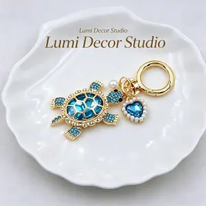 Cute Blue Crystal Turtle Keychain with Pearl Heart Charm, Gold Tone Metal Key Ring for Bag Accessory, Ocean Inspired Jewelry Gift for Women and Girls