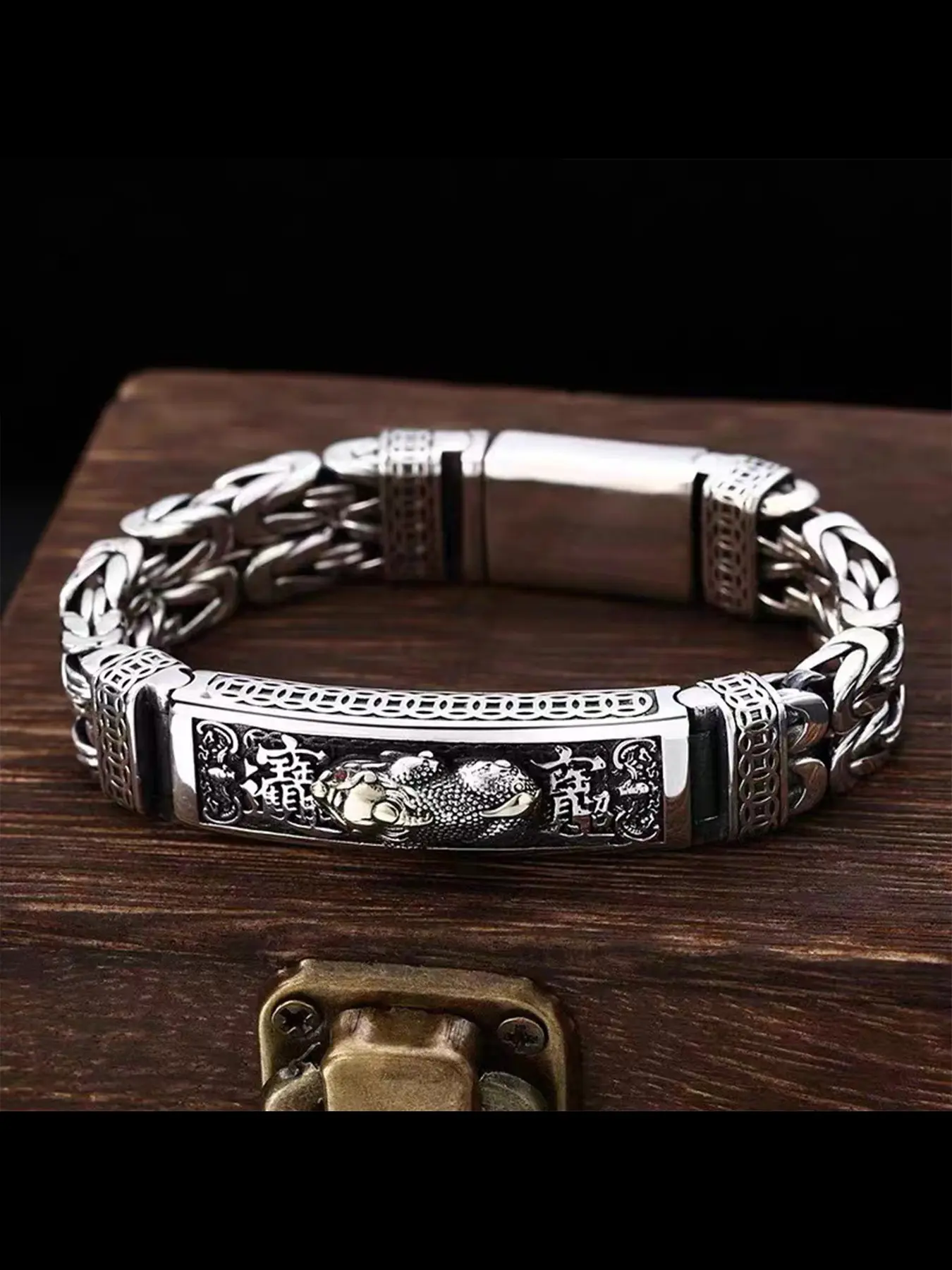 New Retro Ethnic Style National Trend Handmade Peace Pattern Wide Face Fashion Money Pi Xiu Bracelet, Unique Personalized Design, Distinctive, Hand Chain Jewelry