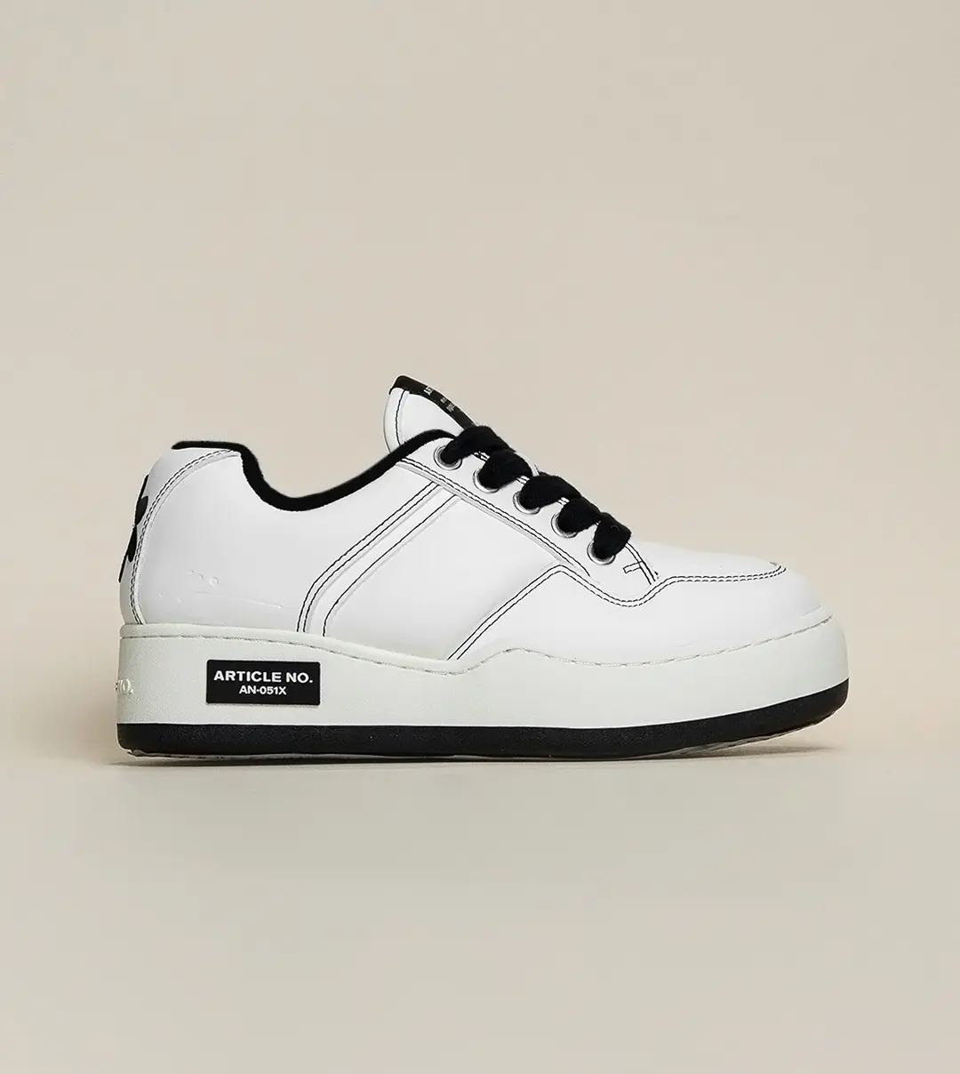 BURGER LOW-TOP SKATE WHITE & BLACK SNEAKERS