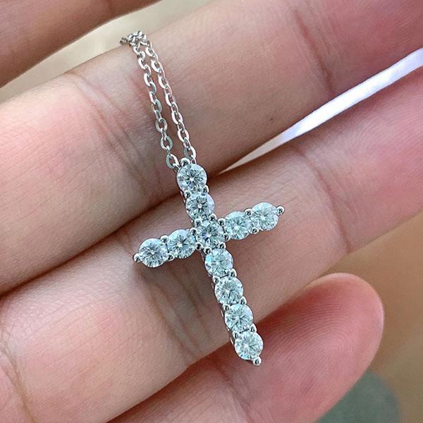 S925 Sterling Silver Moissanite Cross Pendant, High-End Clavicle Chain, Fashionable Ａnd Light Luxury Style Necklace