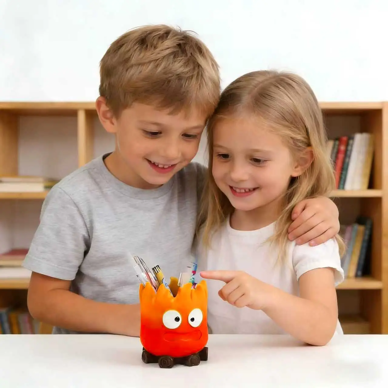 Creative Cartoon Flame Pen Holder, Pen Stand, Large Capacity Desktop Storage Box, Suitable for Students and Office Use, Cute Fun Decorative Organizer, Stationery Organizer