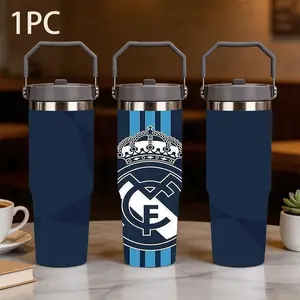 1pc 30oz large-capacity portable thermos cup printed with the emblem of Real Madrid Football Club, featuring deep blue geometric splicing and striped design, is a must-have for Real Madrid fans. It is a portable water cup for daily office and outdoor use