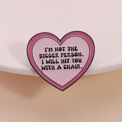 Sweet Cool Counterattack Brooch, Flower Brooch, Heart Letter I Will Hit You with a Chair Statement, Humorous Design, Straightforward Emotion Jewelry, Fashion Accessory, Brooch Pin