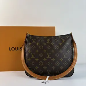 Pre-owned Louis Vuitton Brown Monogram Canvas Handbag with Brown Leather Handles and LV Logo